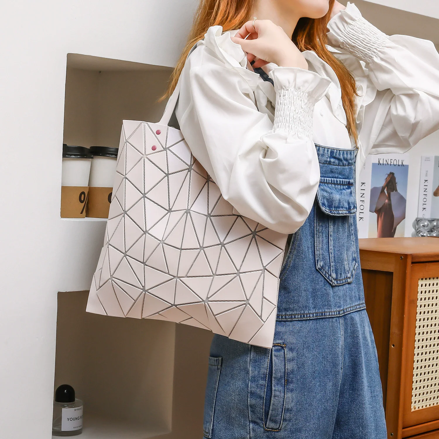 

New 2025 Triangles Geometry Handbags Women Geometric Lattic Folded Totes Large Capacity Armpit Shoulder bags Shopping Street Bag