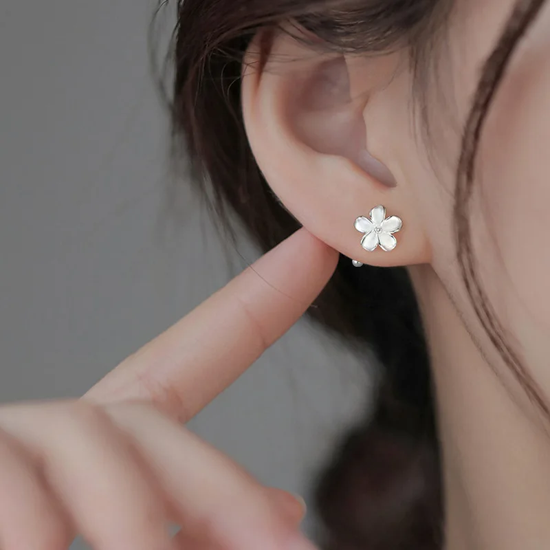Korean Fashion Tragus Piercing Helix Studs Earrings for Women Sweet Flower Bow Hypoallergenic Daily Wear Jewelry Gift