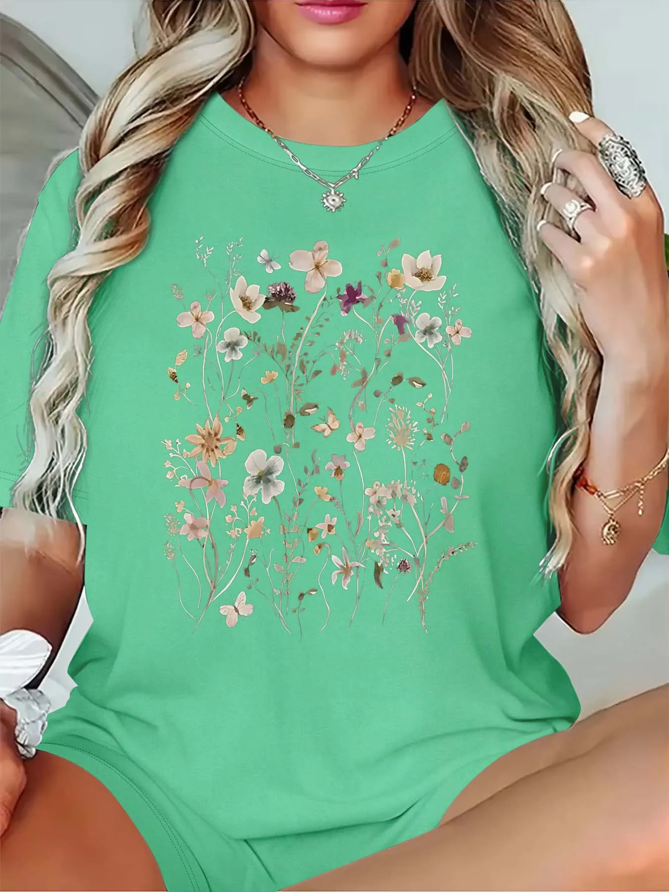 Plus Size Artistic Wildflower - Patterned Top for Stylish Women’s Charming Outfits