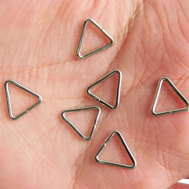 50 pz triangolo in acciaio inox aperto anello di salto anelli divisi connettori a forma di D fermagli ganci per gioielli che fanno risultati fai da te