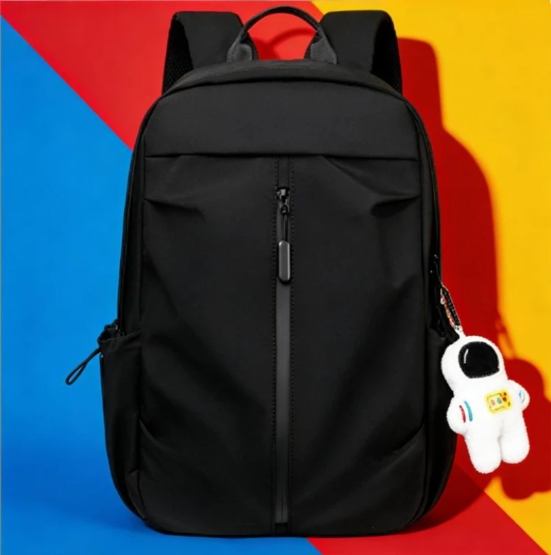 

Легкий рюкзак - водонепроницаемый, прочный, городской рюкзак для мужчин и женщин, вмещает ноутбук 15,6 дюймов, с подвеской в виде космонавта, для школы и путешествий.