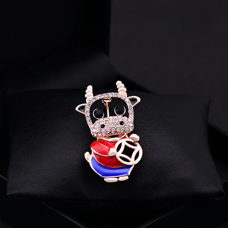 

Lucky Bull Brooch Cute Cartoon Cow Animal Pin Chinese Style Women Suit Neckline Fixing Buckle Men Badge Accessories Jewelry 6053