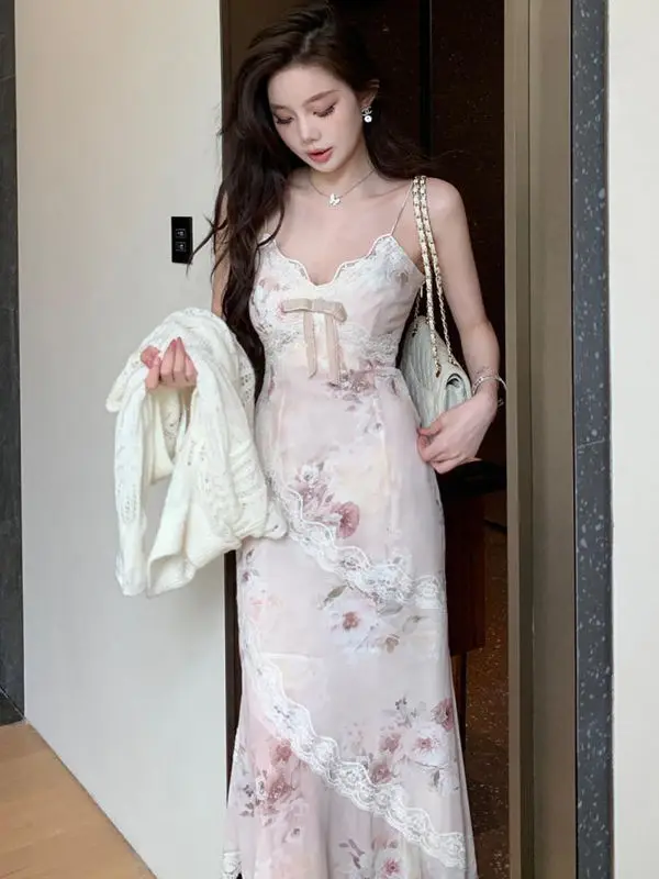 ฤดูร้อนหวานและเซ็กซี่Bodyconชุดลูกไม้สําหรับผู้หญิงVคอไม่สมมาตรHem Slim Fitสปาเก็ตตี้ชุดชาY2Kสาวร้อนสไตล์