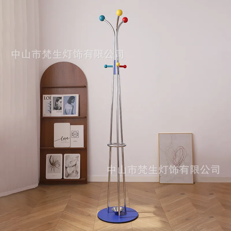 Perchero de dormitorio de color, perchero nostálgico para el hogar