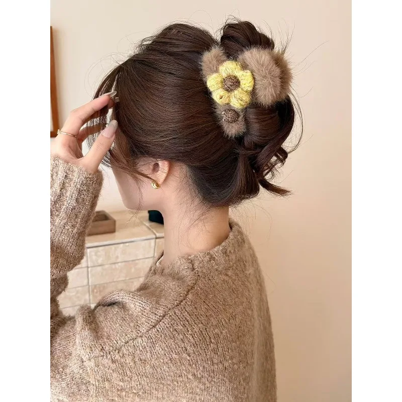 

Plush Luxury Hair Clip - Korean Style Large Size 11cm Hair Clip for Updos, Shark Clips, Easy-to-Use Hair Accessories