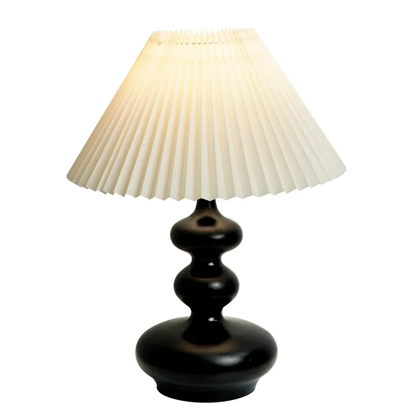 

Retro bedside table lamp advanced sense creative personality atmosphere lamp medieval living room decorative table lamp