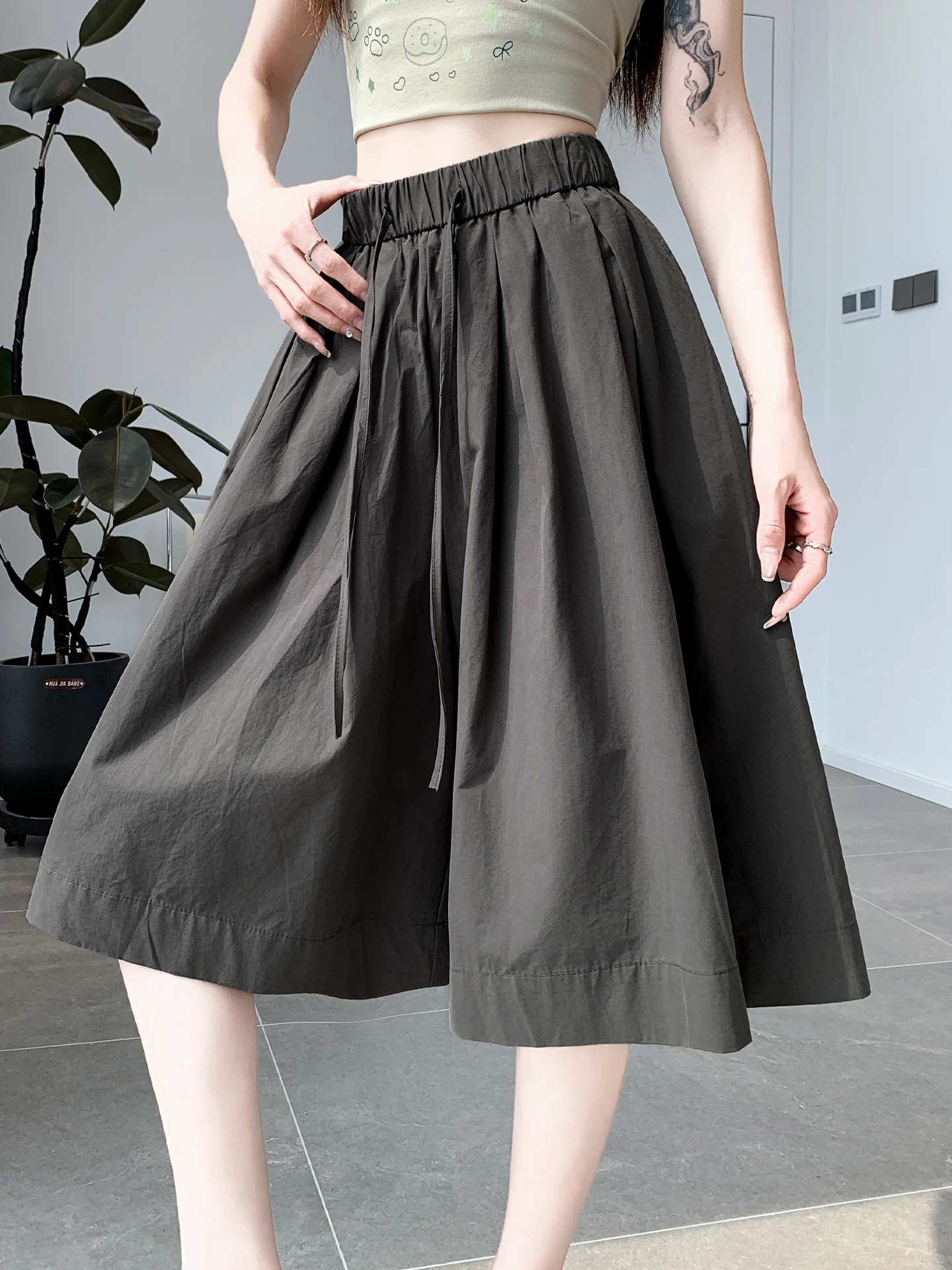 

Deep Grey A-Line Sakamoto Pants Skirt Women's Summer New Small Size Knee-Length Loose Wide Leg Half Skirt Pants High Waist