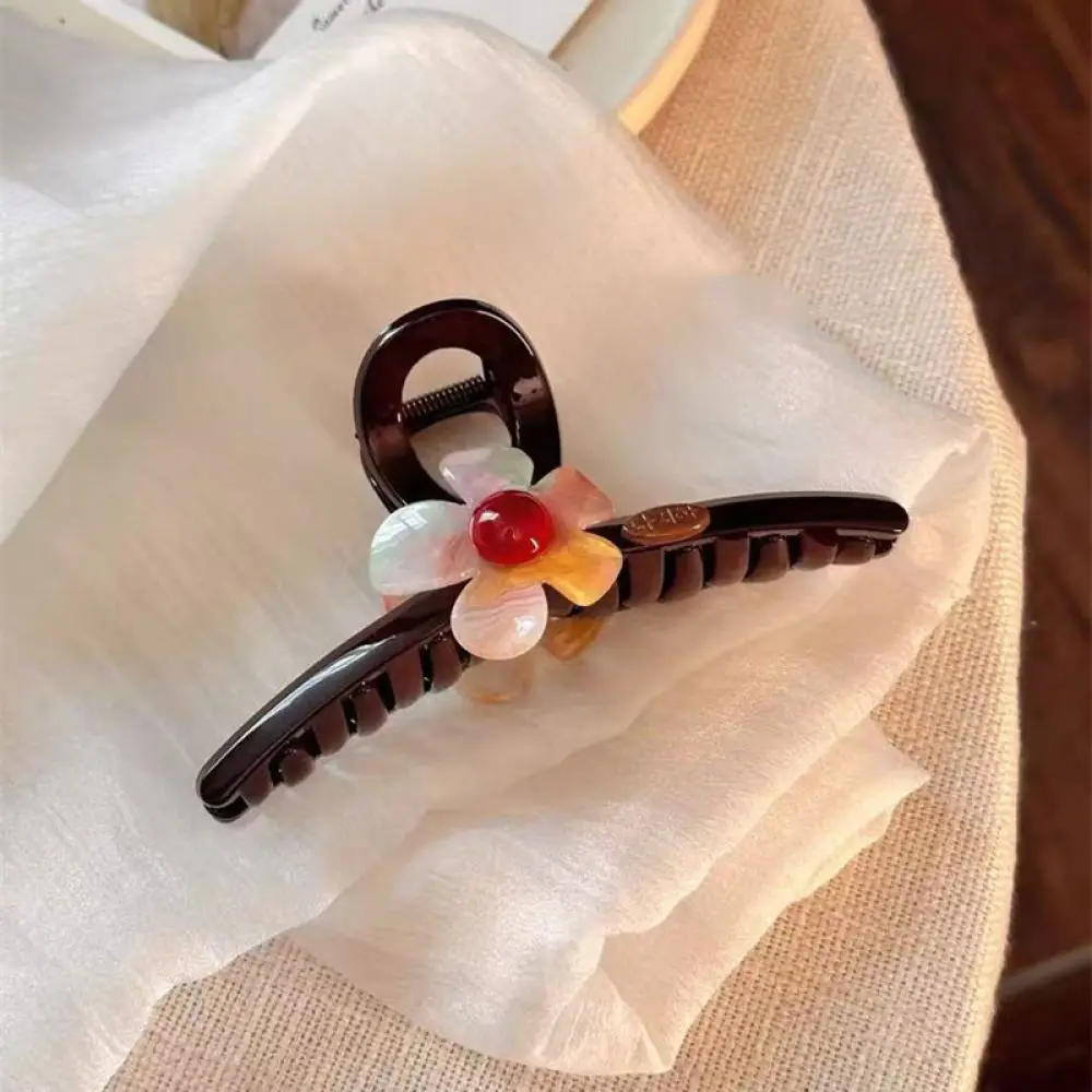 Elegant Geometric Wave Hair Claw Large Shark Clip Vintage Matte Resin Ponytail Accessories Durable Hair Decoration Tooling