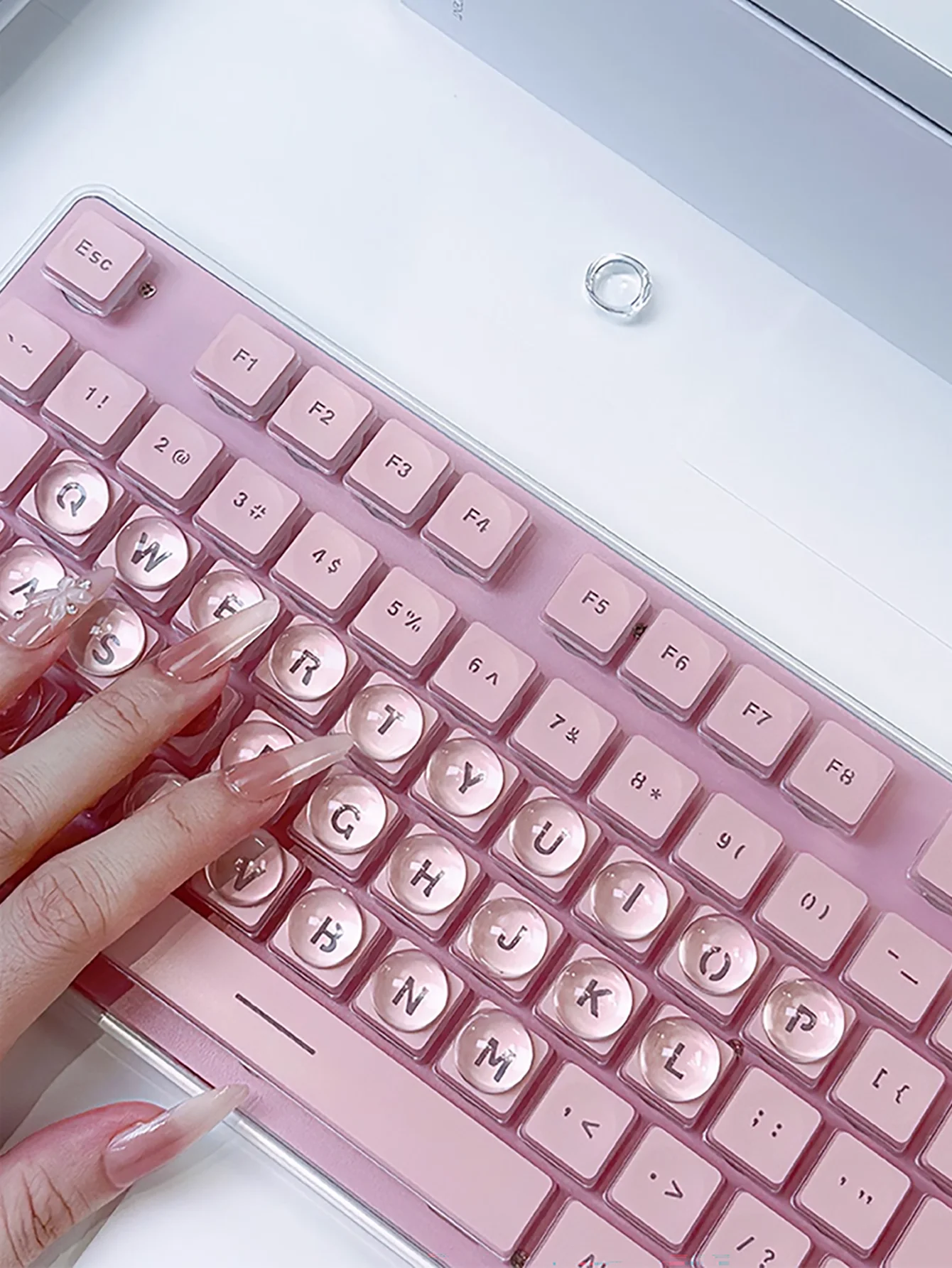 Cute Transparent Crystal Keyboard Keycap Stickers, Long Nail Typing Aid Stickers, Self-Adhesive 3D Raised Nail Protection Stickers, DIY Office Keyboard Decoration (Does Not Damage Nails)
