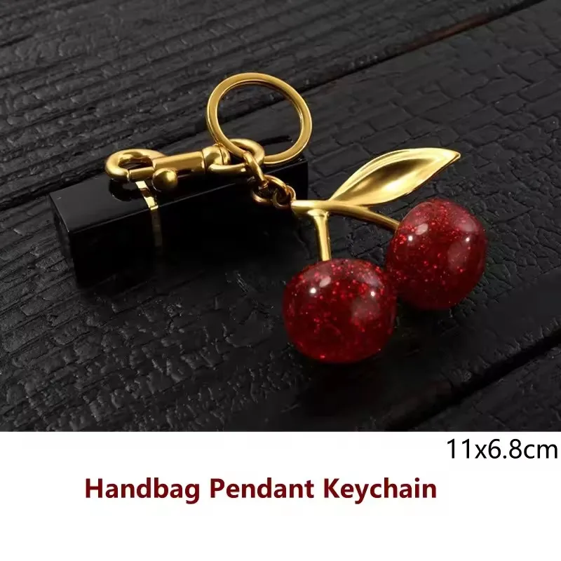 LLavero con colgante de cereza roja para mujer, bonito bolso decorativo, joyería multifuncional, accesorios para llaves de coche, llavero con dije de moda