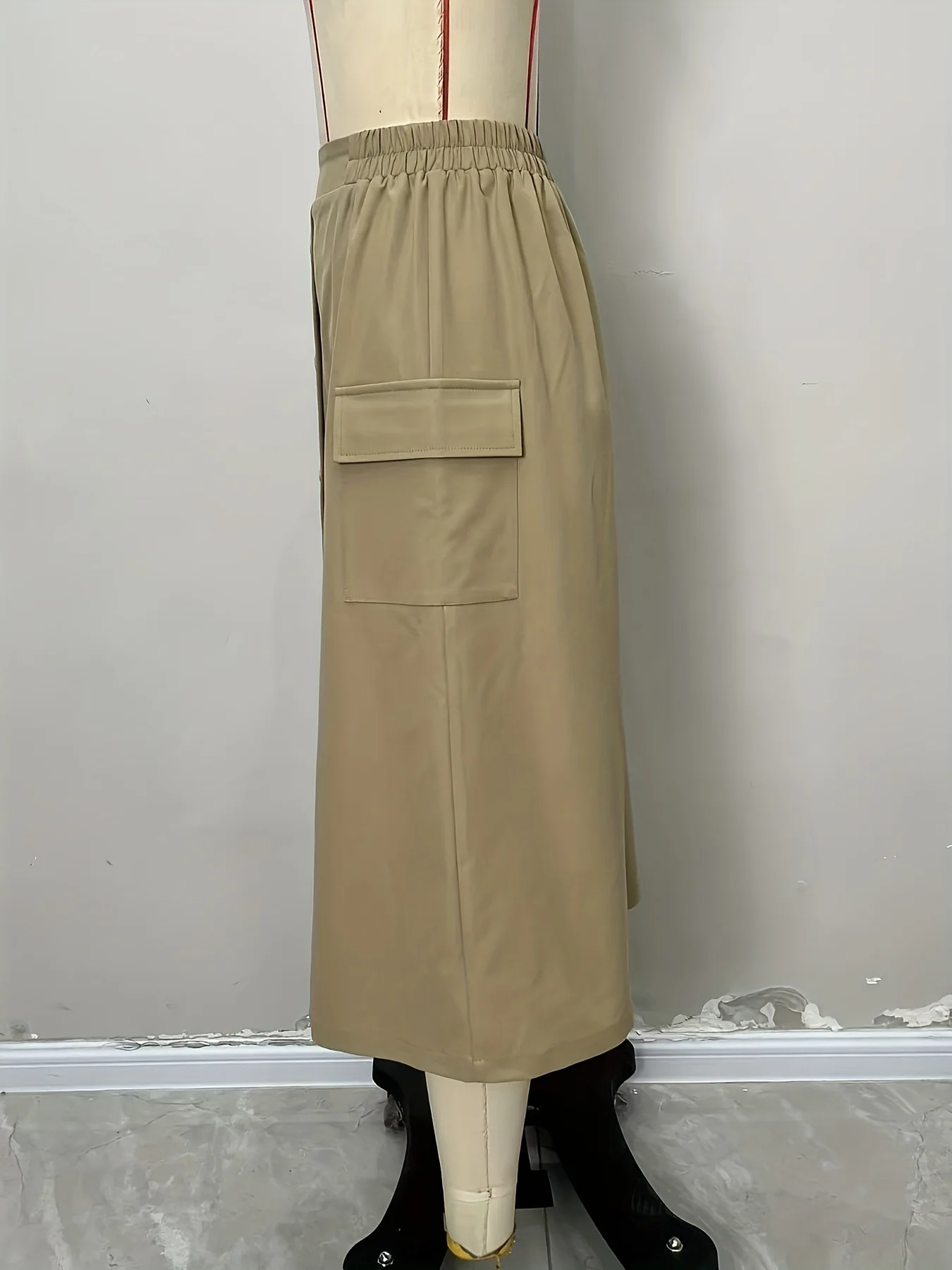 Autunno nuovo colore solido a vita alta decorazione con bottoni gonna a tubo dritto con design a tasca grande gonna casual alla moda da donna