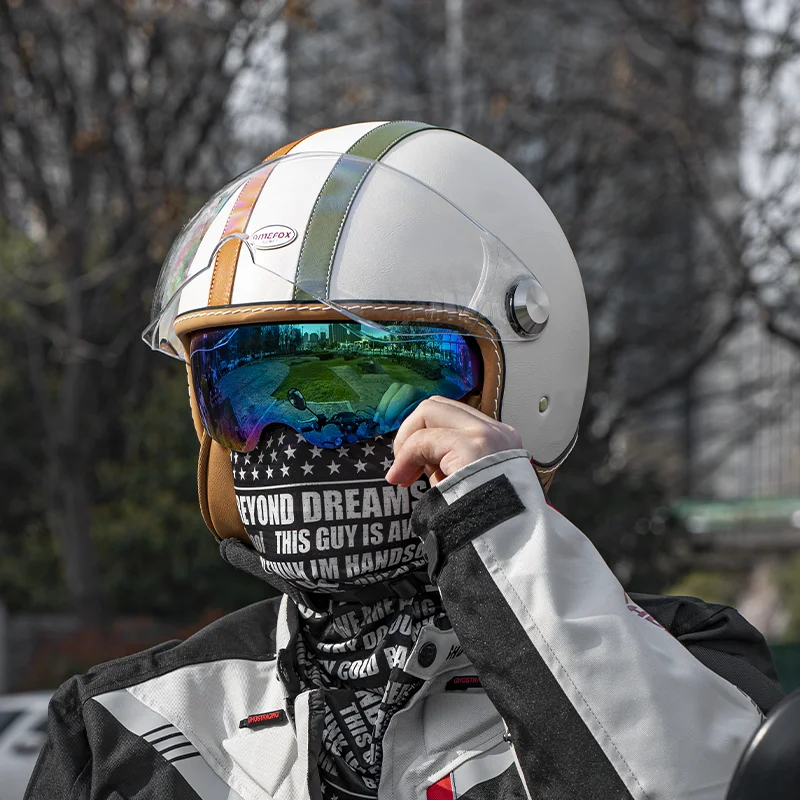 

Прочный мотоциклетный шлем с открытым лицом 3/4 и двойным солнцезащитным козырьком. Обещанная надежная посадка. Стандарт безопасности DOT для поездок на работу.