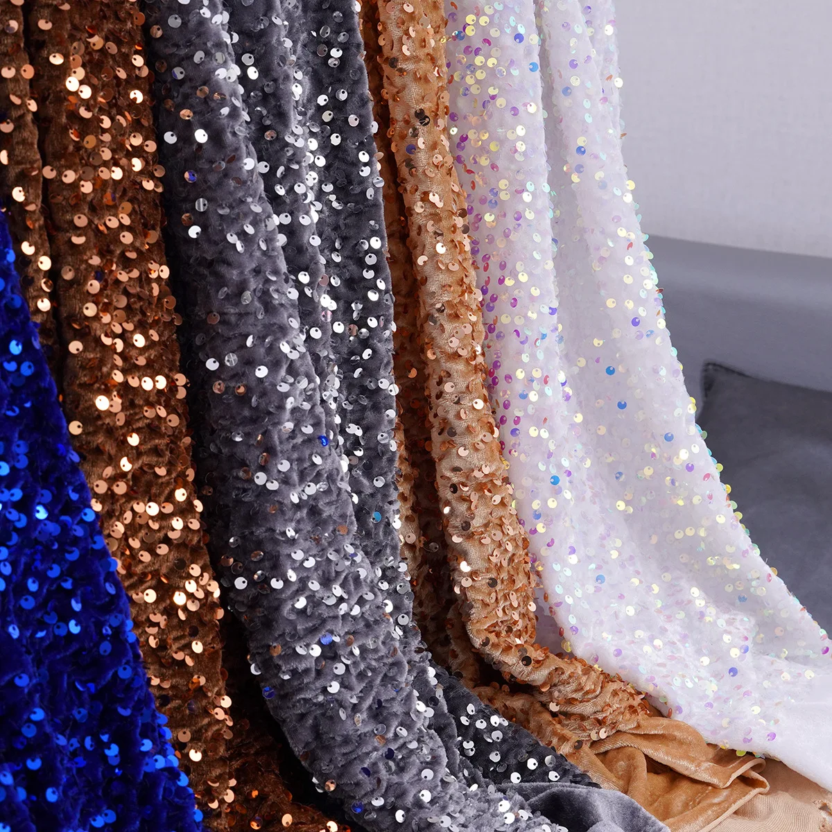 

Exquisite gold velvet fabric with shiny sequins embroidered sewn dress decoration handmade DIY designer, high-quality