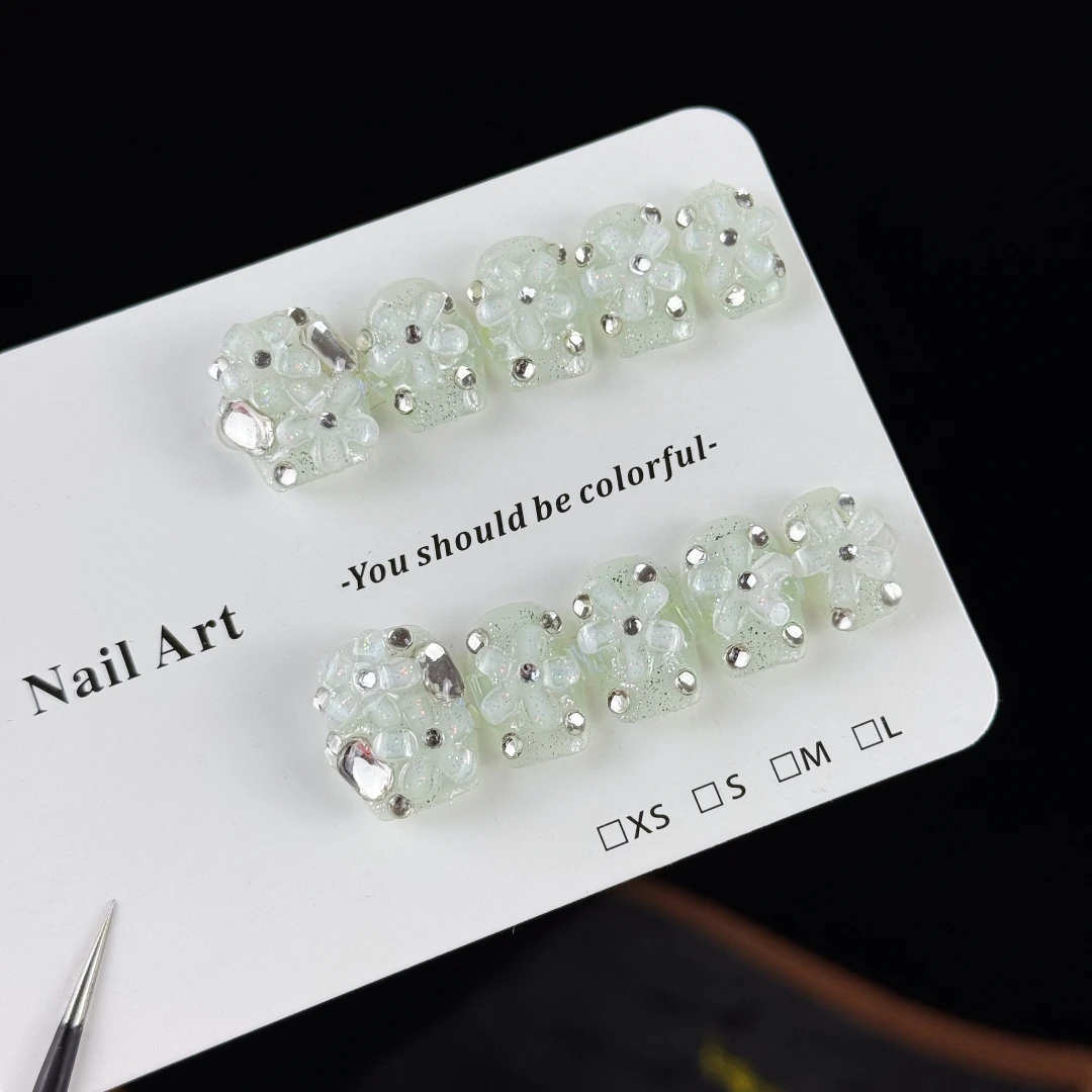 10 Stück hochwertige, niedliche und frische künstliche Nägel im frischen Stil, handbemalte dreidimensionale Blumen, glitzernde Diamantpunkte, handgefertigte künstliche Nägel