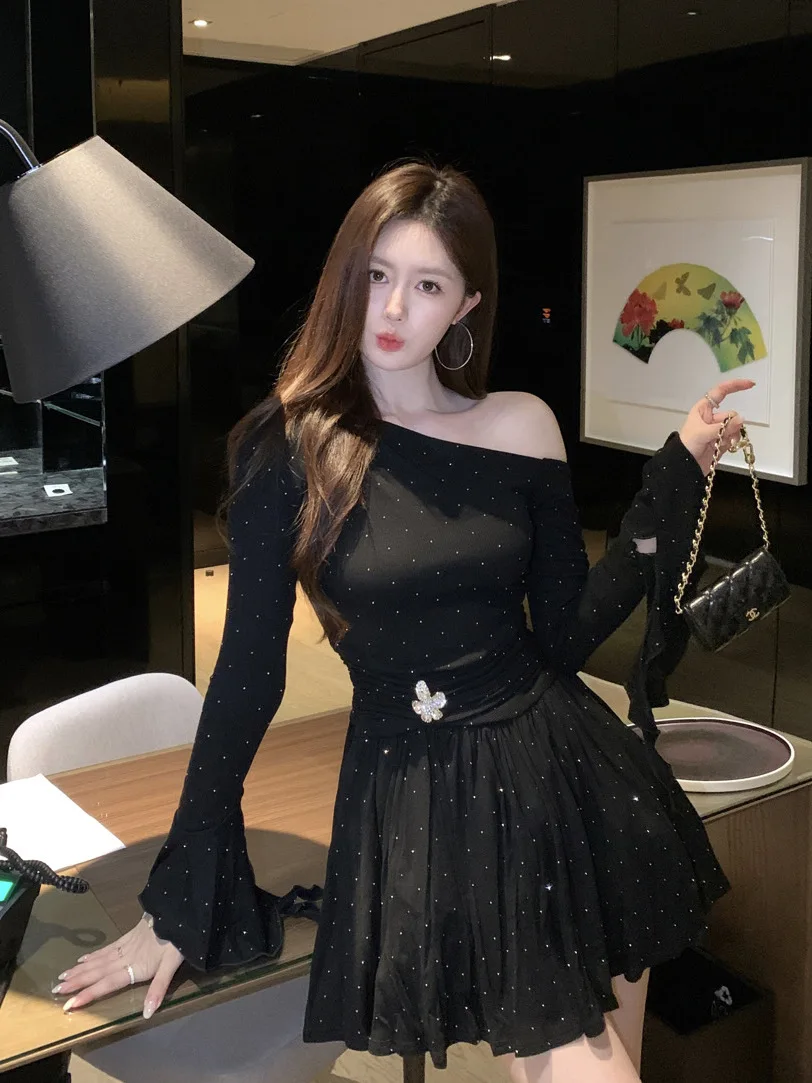 

Sweet And Spicy oulder Bared Gown in Bla with Pleated Knot High Waist A-Line Skirt Long Sve Bell Sve Dr