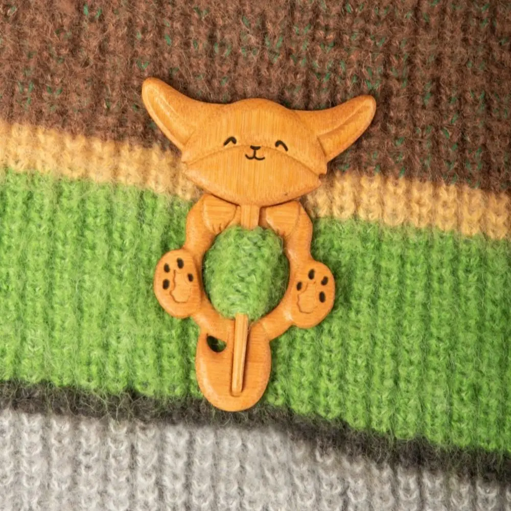 Exquisite Dog Wooden Brooch Puppy Cute Animal Sweater Brooch Fashion Bear Cat Panda Pin Girl