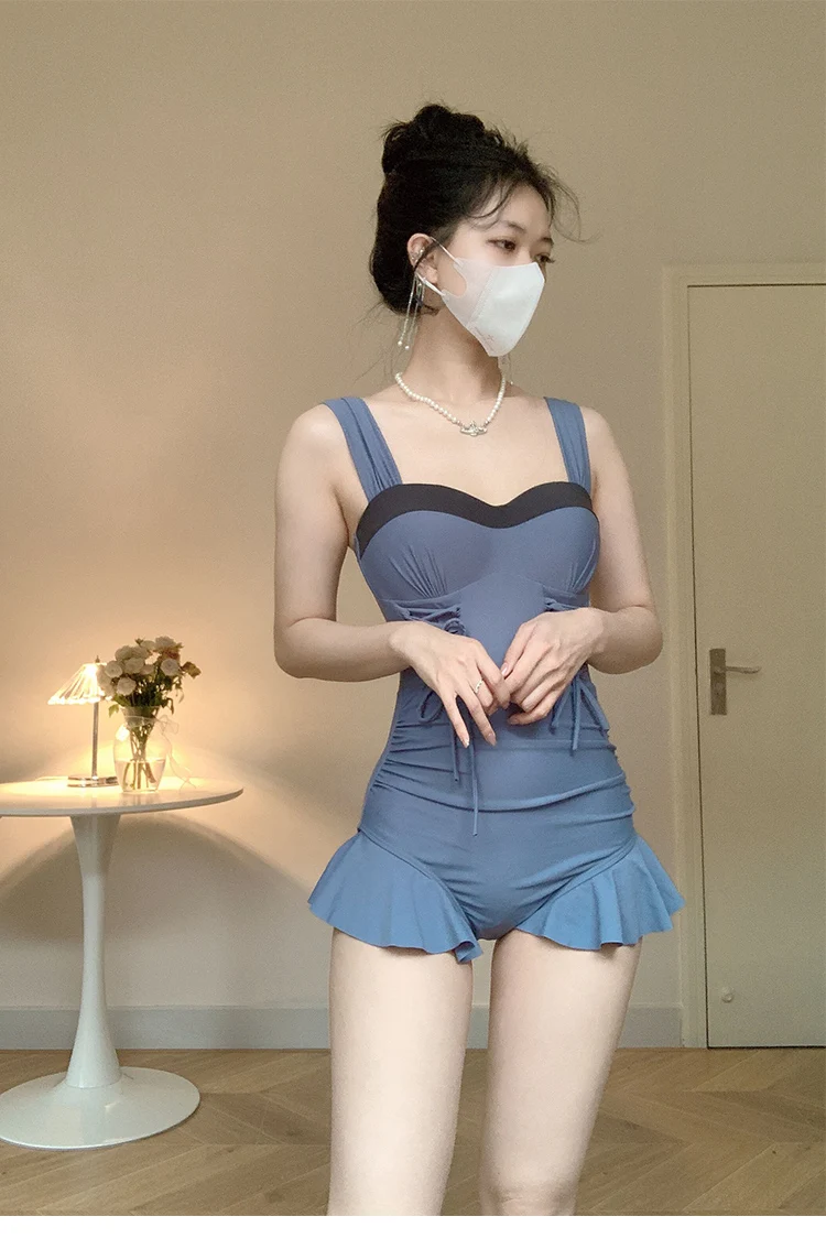 Traje de baño Retro para mujer, novedad de 2025, traje de baño conservador de una pieza con volantes para vacaciones, traje de baño azul con cordones y cuello cuadrado dulce para piscina