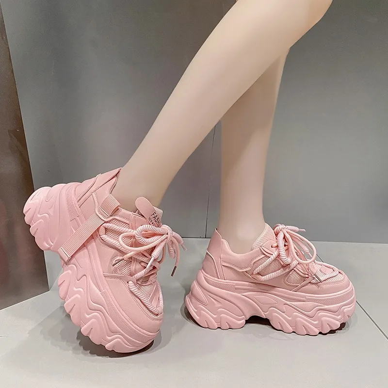 Sepatu jaring bersirkulasi kasual Platform wanita Sneakers Chunky musim panas baru 2024 sepatu hak tersembunyi Wedges 8CM sepatu santai wanita