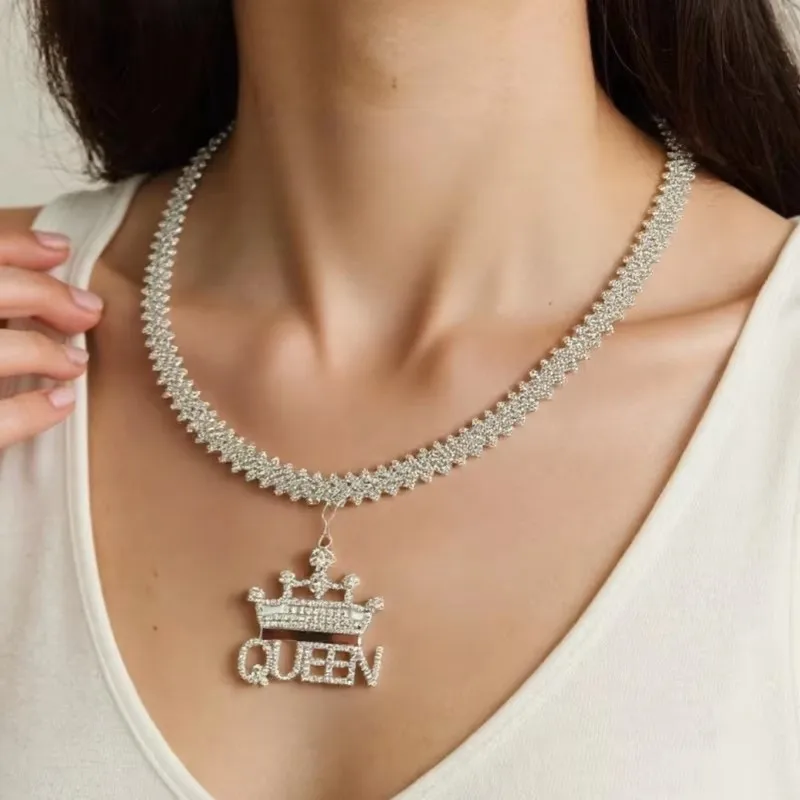 Fashionable and elegant women's pendant necklace QUEEN letter blingbling Rhinestone luxury Cuban chain party gift accessories