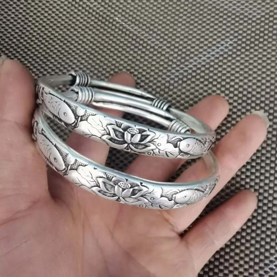 

A pair of retro old Tibetan silver bracelets, Pisces white copper silver-plated, adjustable workmanship, unique texture and clea