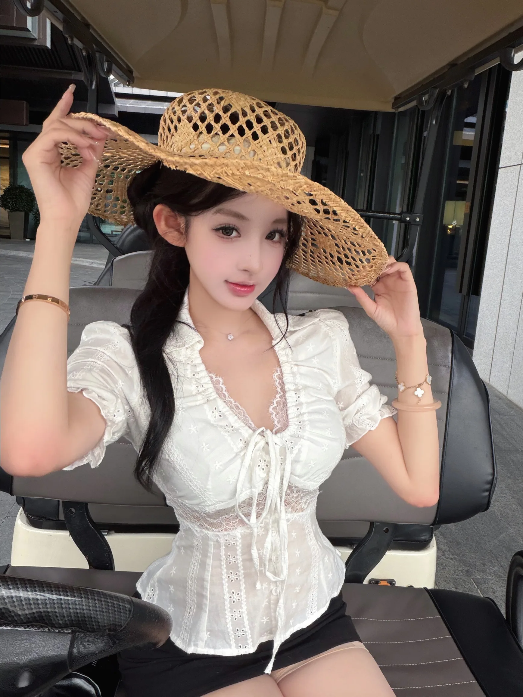 Camisa de encaje blanco calado Pure Desire para mujer, top bordado elegante de verano, estilo chica, manga abullonada, cintura entallada, manga corta