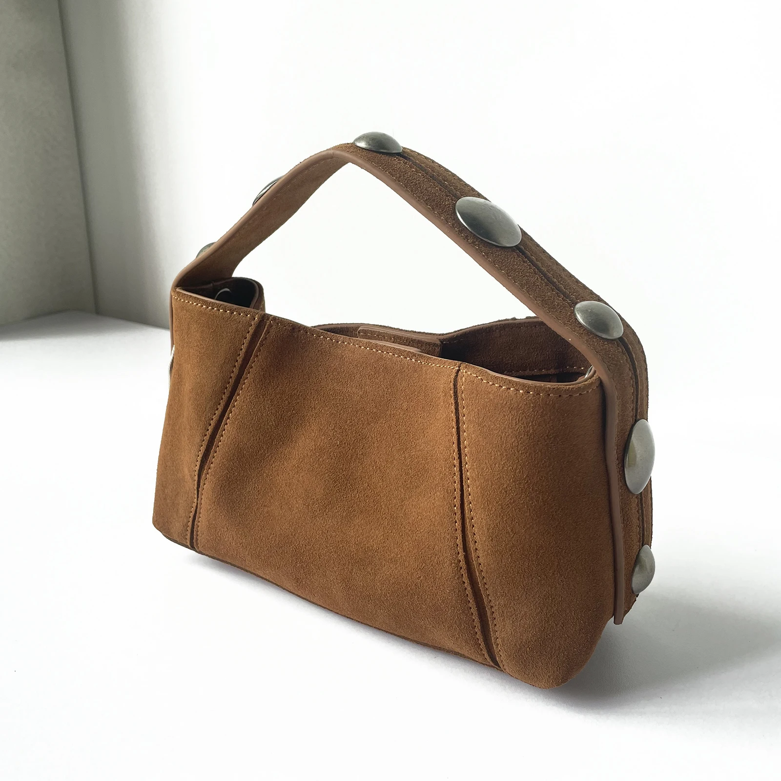 

Suede rivet ladies handbag 2025 new niche design vintage frosted cowhide motorcycle style fashionable one-shoulder crossbody bag