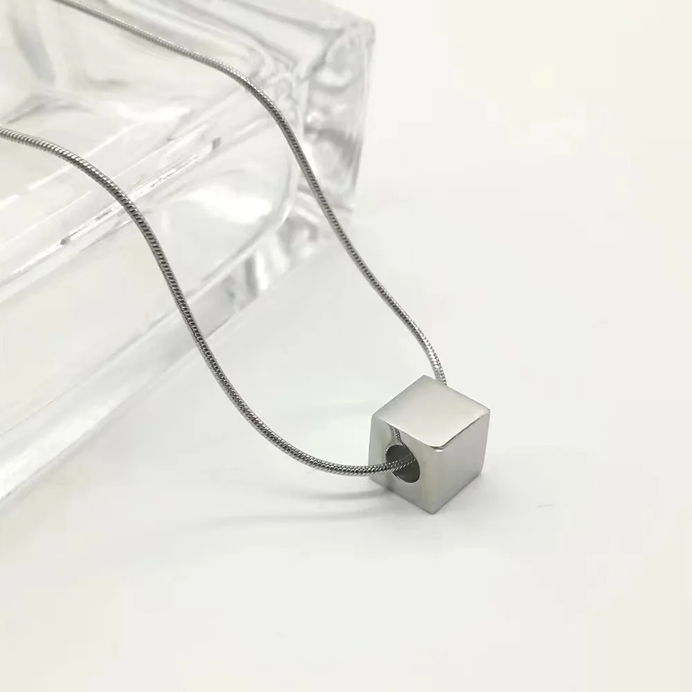 Cube Pendant Necklace Titanium Steel Niche Design Sense Versatile Fashion Clavicle Chain Accessories for Daily Wear Jewelry