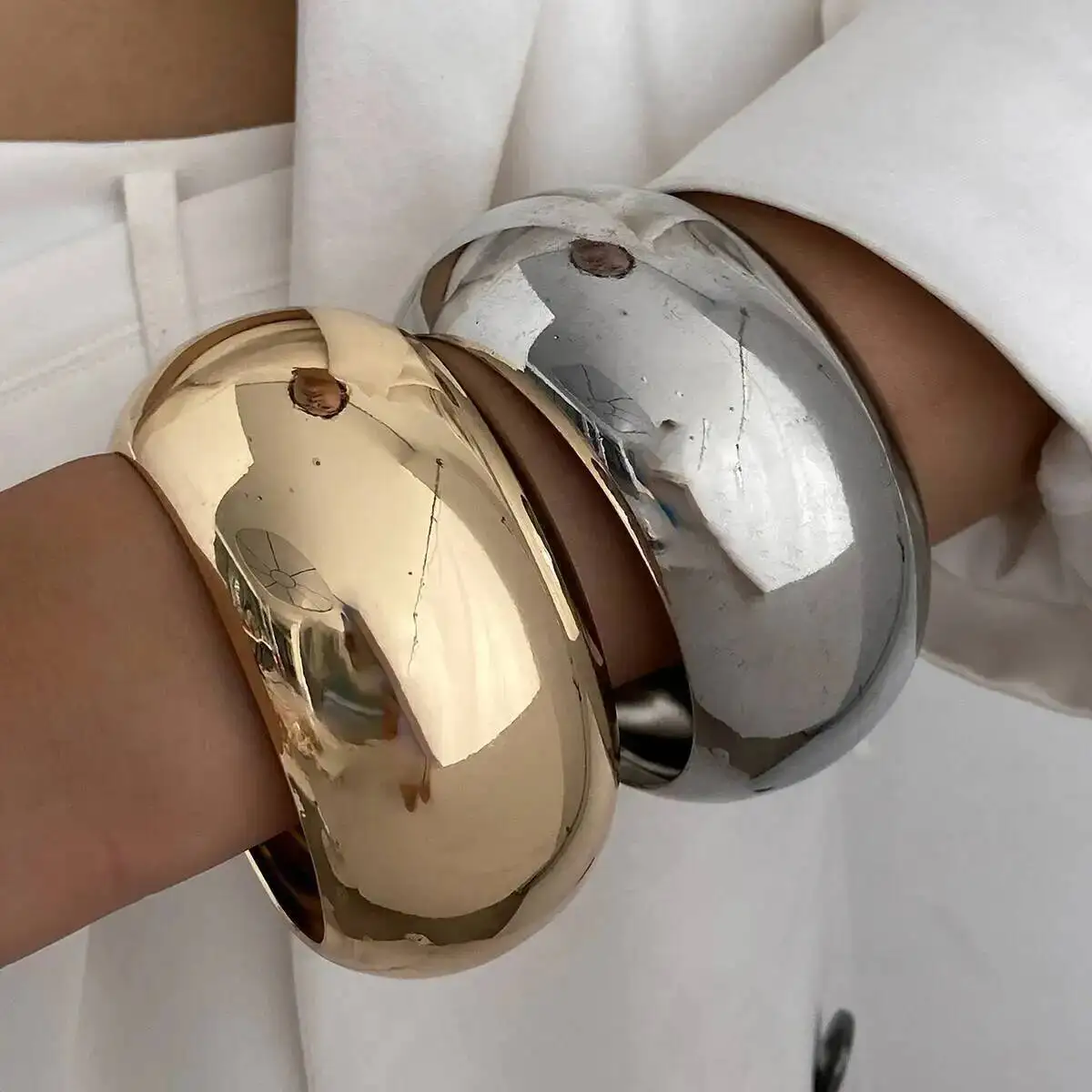 

SHIXIN 2Pcs/Set Exaggerated Round Big Wide Bracelets for Women Simple Geometric Stackable Chunky Bangle Bracelet Party Jewelry