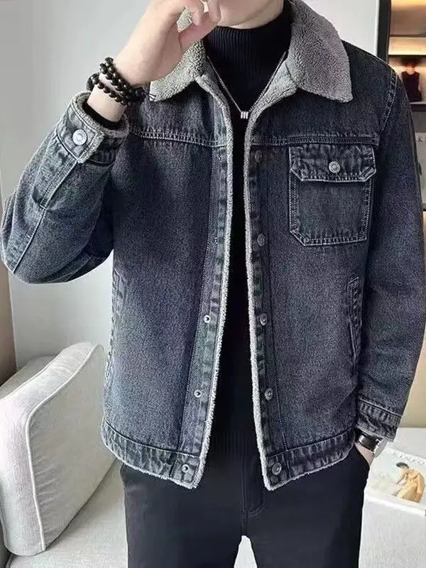 

Зимняя мужская джинсовая куртка 2025 года с отделкой из овечьего меха, приталенная повседневная куртка с воротником, корейская молодежная мода