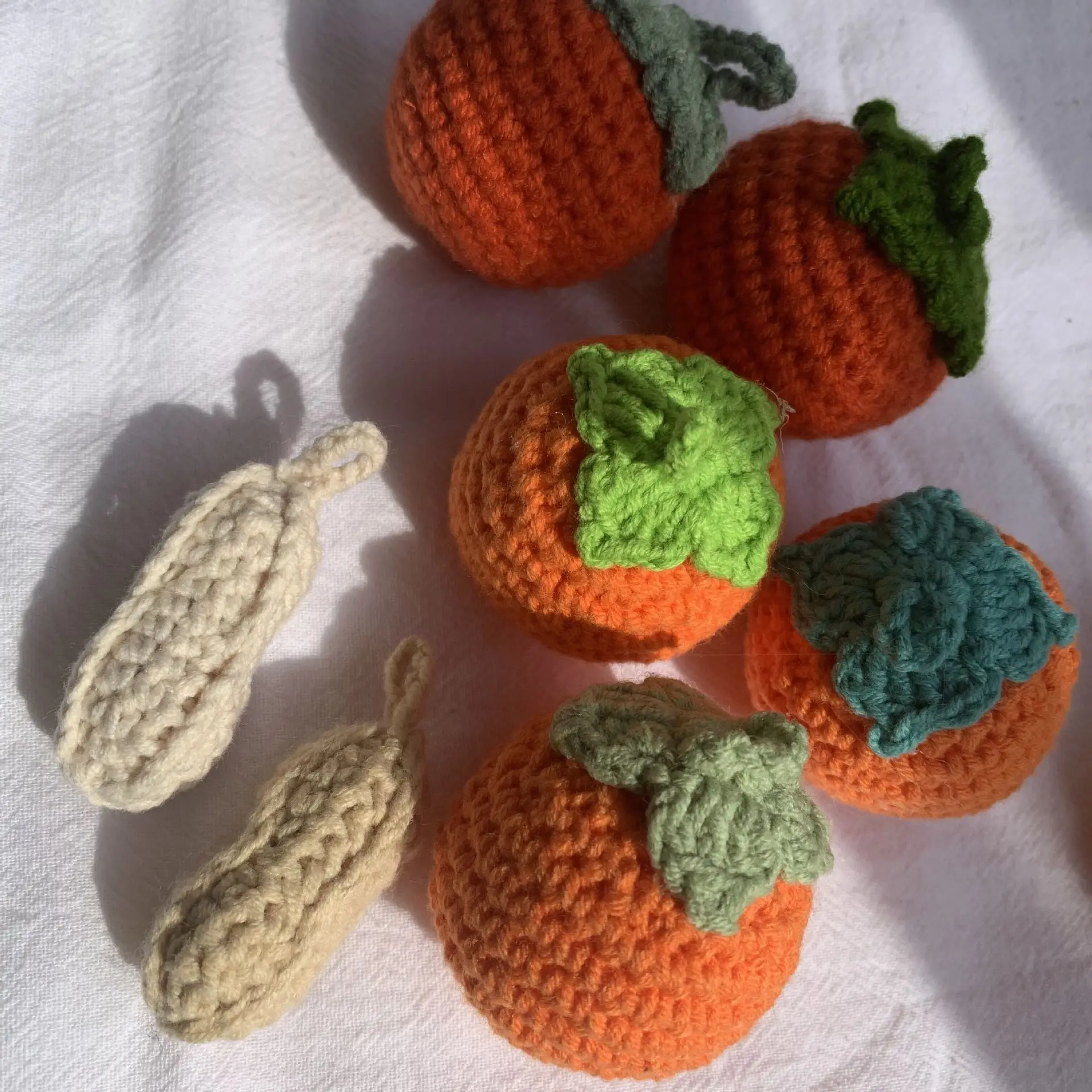 Hand Crocheted Smile Sunflower Persimmon Peach Moon Keychain Handmade Wool Keyring Creative Car Bag Decoration Jewelry Gift