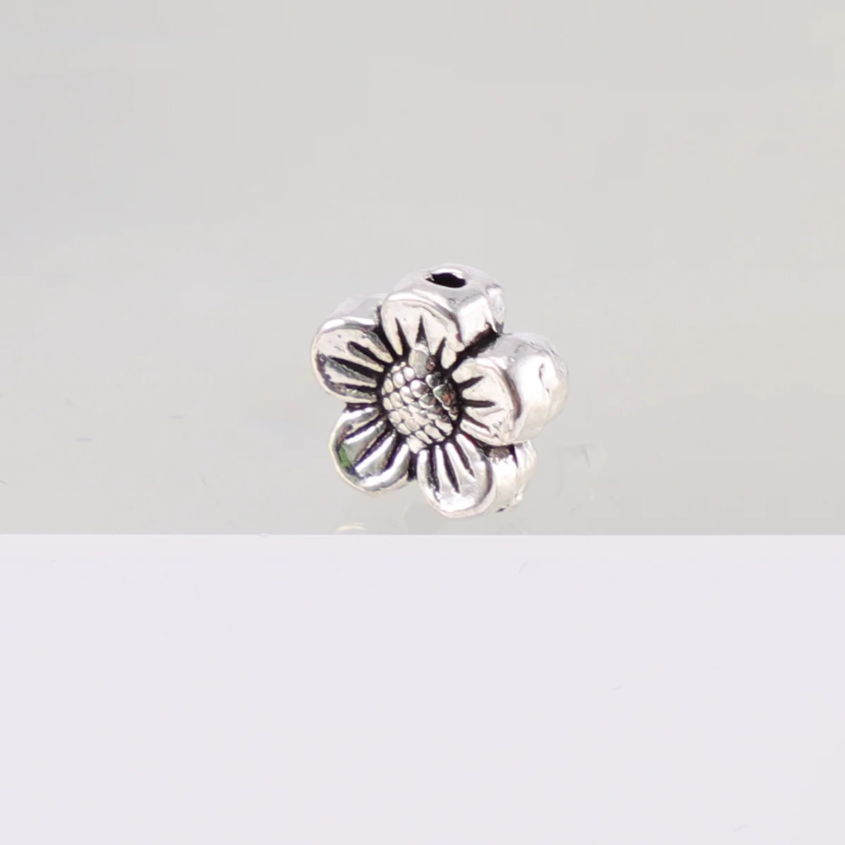 

100Pcs Tibetan Style Alloy Sunflower Spacer Beads Vintage Design for DIY Jewelry Bracelet Necklace Charms Alloy Spacer Beads