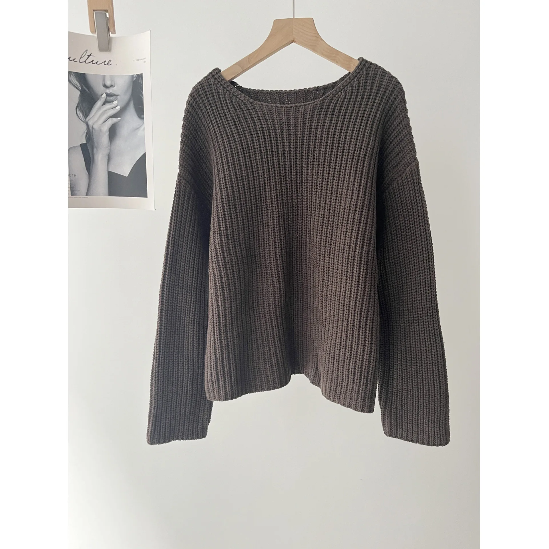 Women's casual lazy wind relaxation retro brown round neck long-sleeved knitted sweater 16A