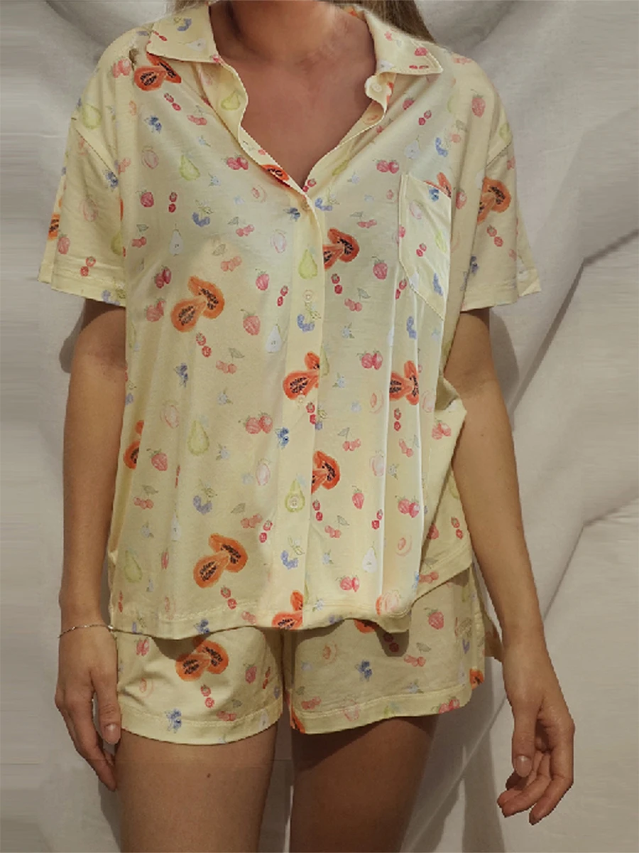 Conjunto de pijamas Y2K de 2 piezas para mujer, ropa de dormir de manga corta con estampado Floral de frutas, camisa con botones y pantalones cortos