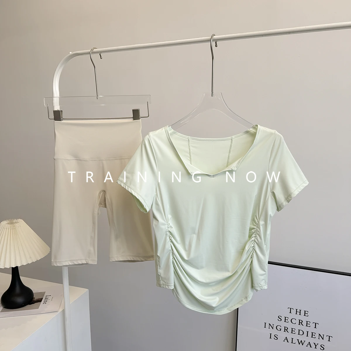 

Спортивные костюмы для йоги для женщин, летние модные быстросохнущие высокоэластичные шорты для фитнеса, шорты, впитывающие пот и дышащие