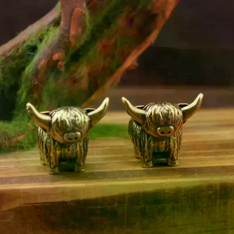 Retro Brass Wall Highland Cattle Sculpture Hand Toy Gift Keychain Ornament Home Office Desk Decorative Ornament Mini