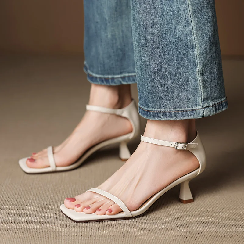 

Новинка 2023 года, женские сандалии, модная обувь из натуральной кожи на высоком каблуке, женские сандалии с ремешком на щиколотке и квадратным носком, черные, красные, белые сандалии Biege