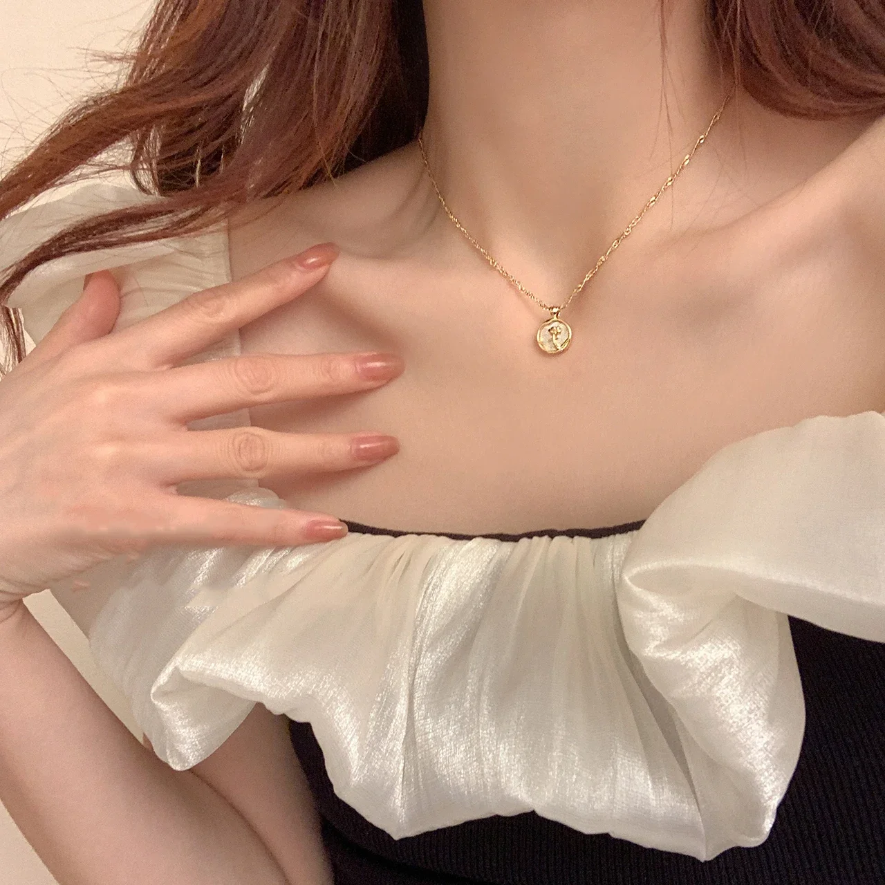 2025 New Irregular Round Shell Metal Rose Pendant Stainless Steel Necklace For Women\'s Sexy Neck Chain Party Luxury Jewelry