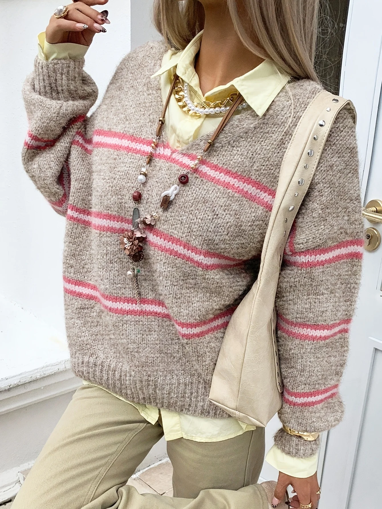 Picture 4: Women's casual loose striped V-neck long-sleeved knitted shirt, fashionable and casual style, autumn and winter style