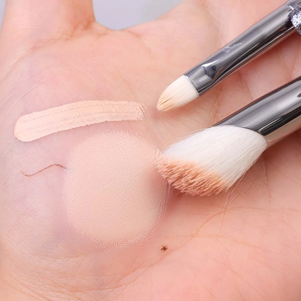 Brocha de maquillaje 2 en 1, delineador de ojos, delineador de labios, Corrector de punta de dedo, cubierta de pincel de mezcla, acné, ojeras, detalle multifunción