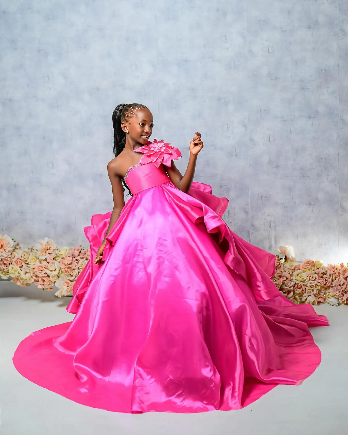 فستان فتاة الزهور بكتف واحد للفتيات لحفلات أعياد الميلاد مكشكش لحفلات الزفاف فستان الأميرة المخصص لالتقاط الصور
