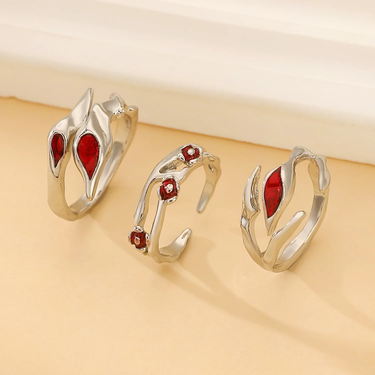 خواتم قوطية غير منتظمة بنمط أحمر داكن مفتوح للنساء خاتم إصبع السبابة هدية مجوهرات