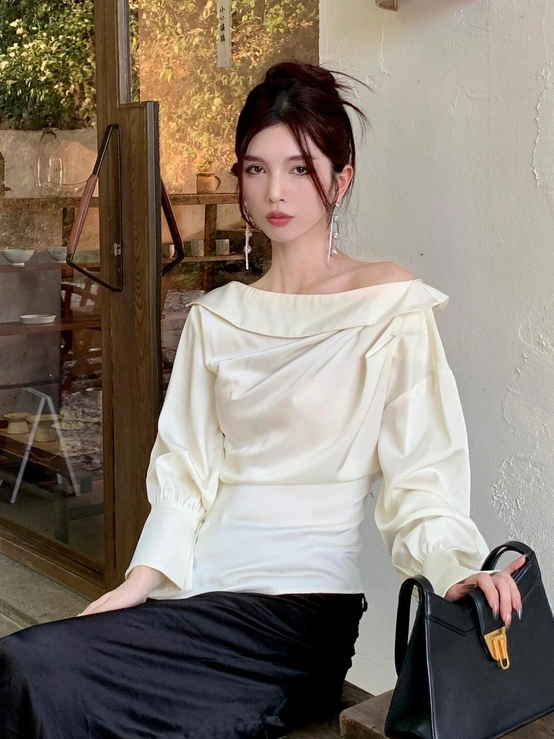 

Elegant Shoulder Bared Design Women's Shirt Spring New Style Waist Cinched Flared Sleeve Top French Style Loose Fit Long Sleeve