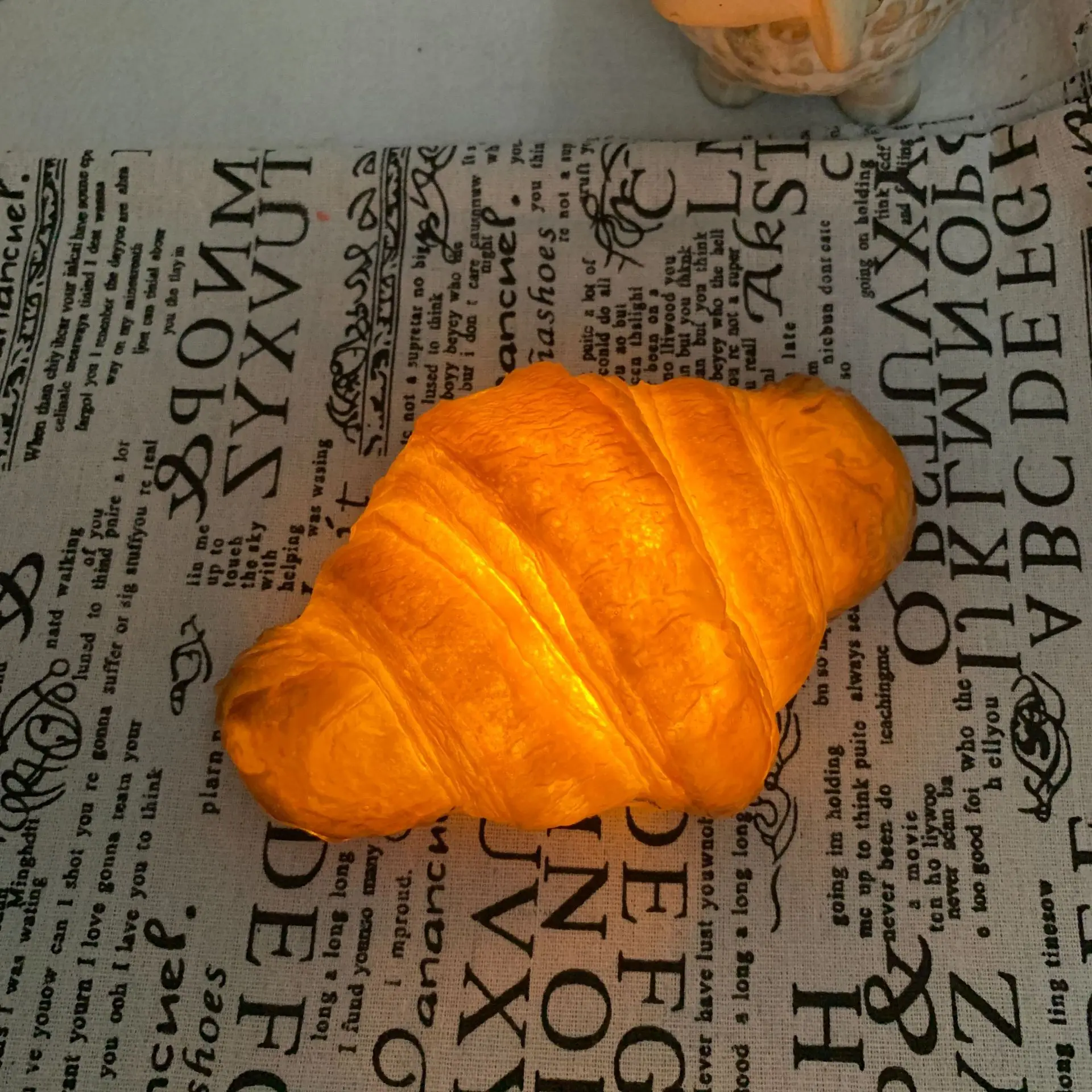 Artifical Croissant Bread Light Atmosphere Lamp LED Bread Lamp LED Night Light Cake Shop Decoration Great Gift