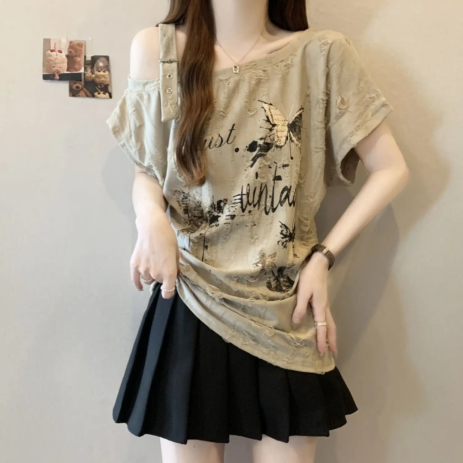 T-shirt d'été pour femmes grandes tailles, nouveau modèle ample et amincissant, style américain déchiré, imprimé papillon, épaules dénudées, manches courtes