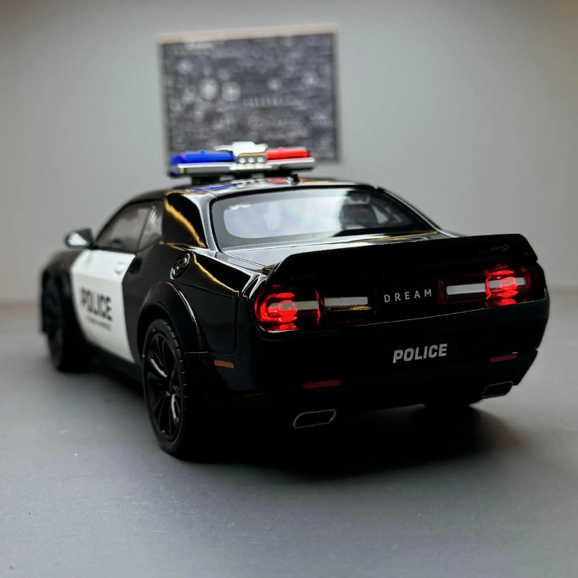 1:22 Dodge Challenger Redeye Hellcat Police Alloy Sports Car Diecast Model Sound & Light Toy Collect Display Ornament Presents