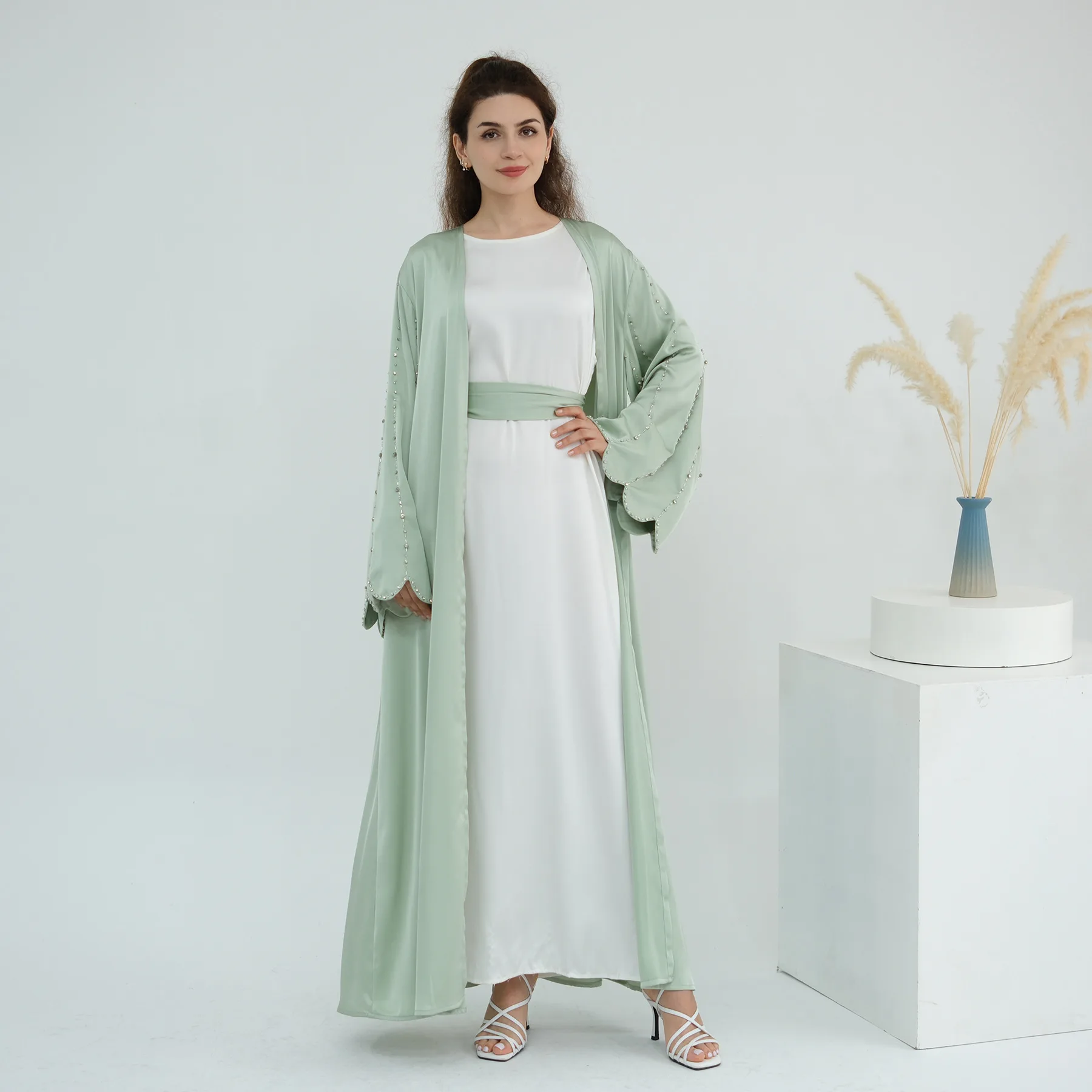 

Islam Clothing Luxury Abaya Women Muslim Dress Diamond Dubai Abaya Satin Cardigan Kebaya Kimono Jalabiya Eid Ramadan Robe Kaftan