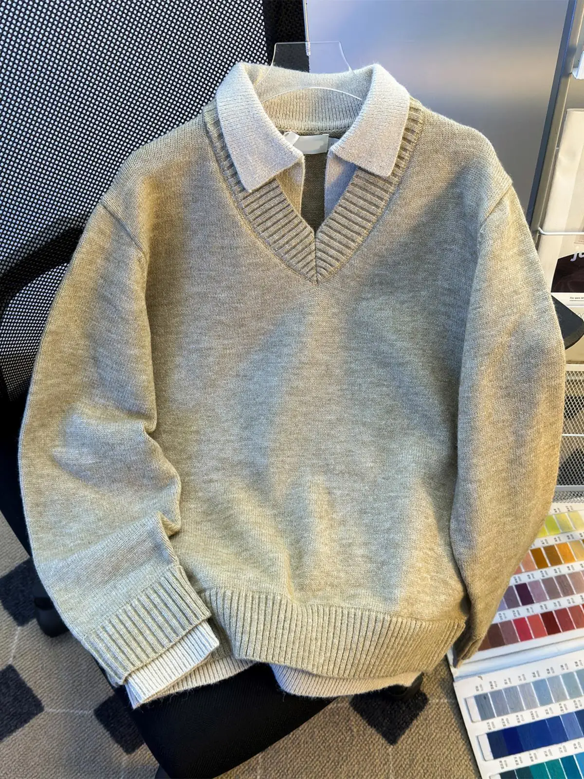 

Мужской вязаный свитер с V-образным вырезом, имитация двухслойного дизайна, воротник-стойка, теплый зимний, модный, в корейском стиле, длинный свитер-топ