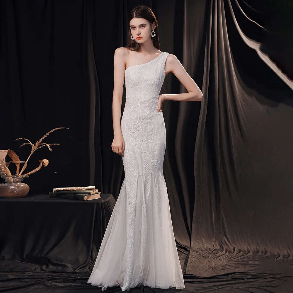 One-shoulder evening dress female 2023 new high-end fashion banquet temperament sexy fishtail long style hostess