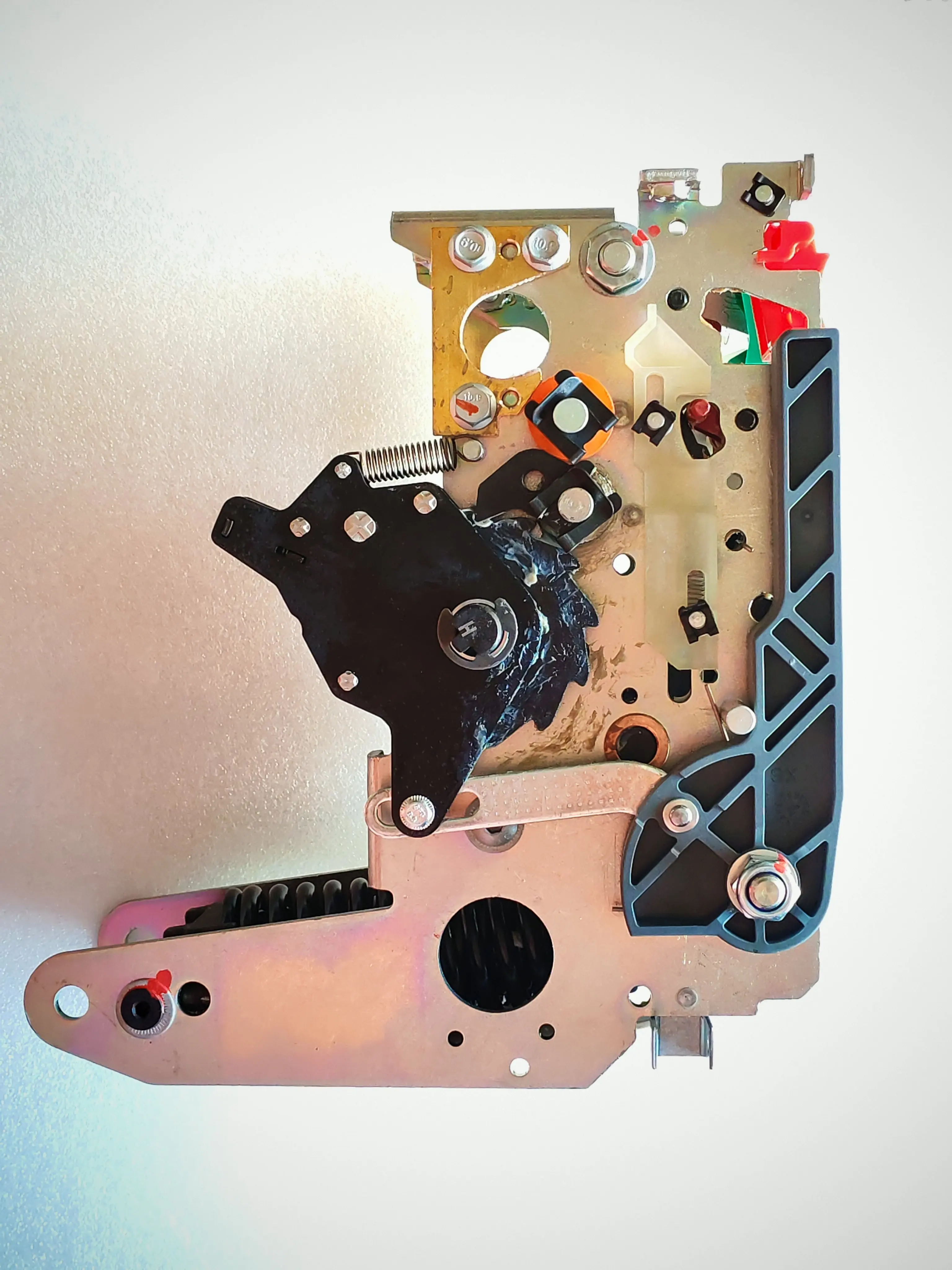 1 piece   Applicable to  VD4/P operating mechanism