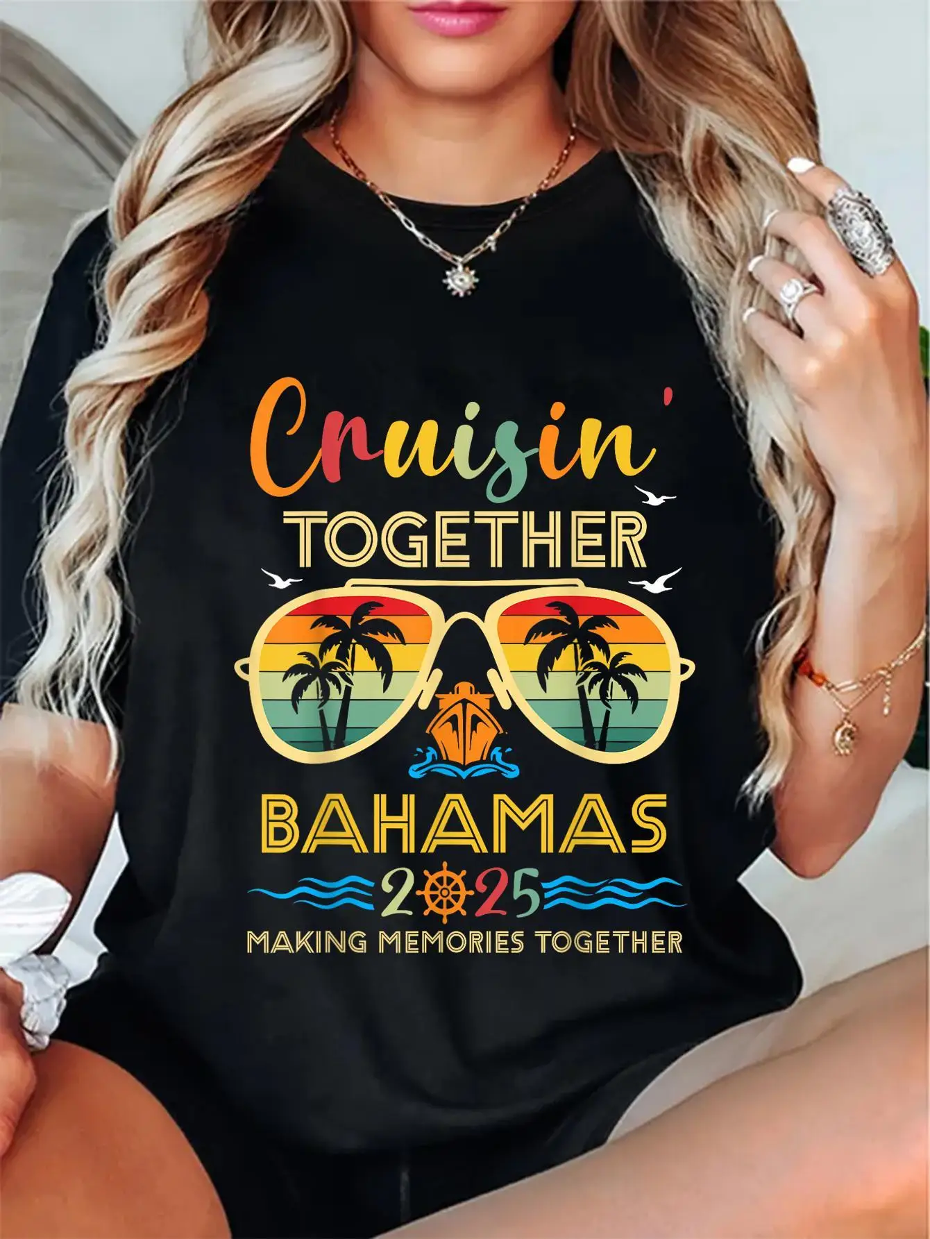 Dames Cruisin Together Bahamas 2025 Grafisch T-shirt 100% Casual T-shirt met ronde hals en tropische palmboom Modieus brilontwerp